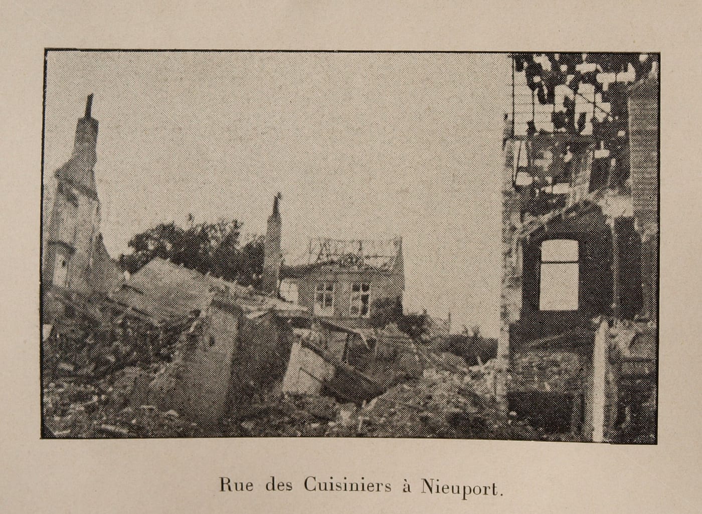 Een straat in Nieuwpoort in puin, 1915